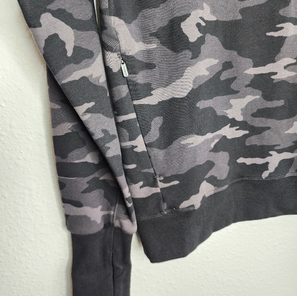 Athleta Triumph Camo Crewneck Sweatshirt Thumb Holes Black Gray XXS - Picture 2 of 12